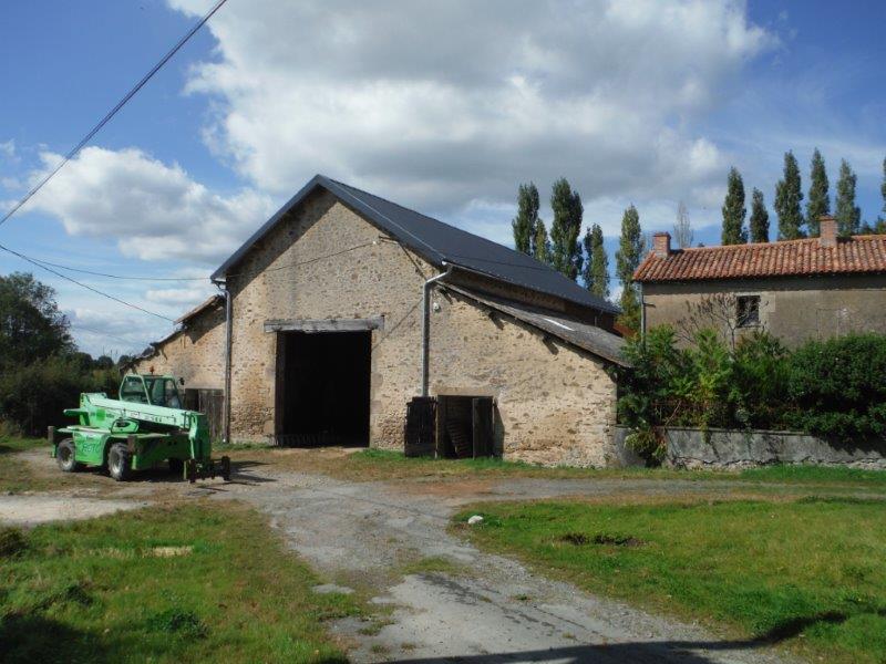 Restauration et couverture des dépendances d'un château en Gâtine (79)